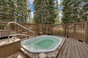 Outdoor spa tub - Wildwood Suites 106 in Breckenridge (Breckenridge)