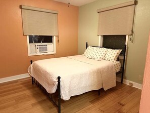 Apartment, 2 Bedrooms - Cozy Church Street Apartment In Historic Galveston 2 Bedroom Apts (Galveston)