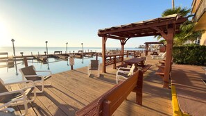 Pool - Direct Bayfront Sunsets - Boat Docks - Pool - Fish 2 Bedroom Apts (South Padre Island)