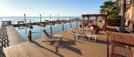 Apartment, 2 Bedrooms | Property grounds