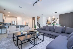 TV, DVD player, stereo, offices - Gorgeous 9Bd SF w  Pool Champions Gate 9088 (Davenport)