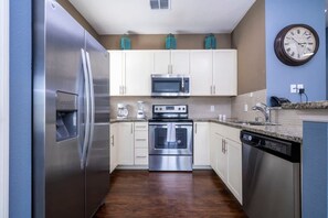 Fridge, microwave, oven, stovetop - Marvelous 4 Bd Close To Disney   West Lucaya 8959 (Kissimmee)