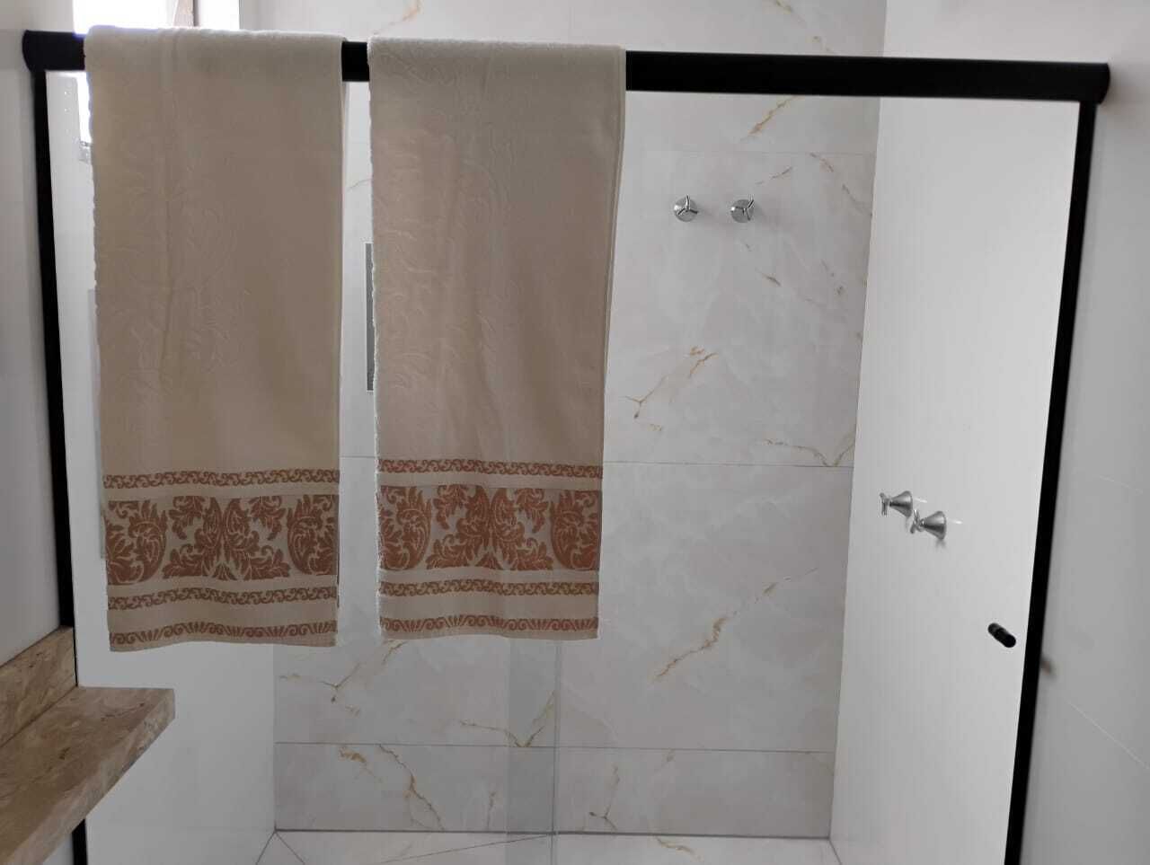 Dusche, Handtücher, Toilettenpapier