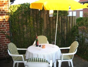 Outdoor dining - Vacation apartment Möwe Dornumersiel (Dornum)