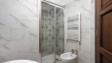 Driepersoonskamer | Badkamer