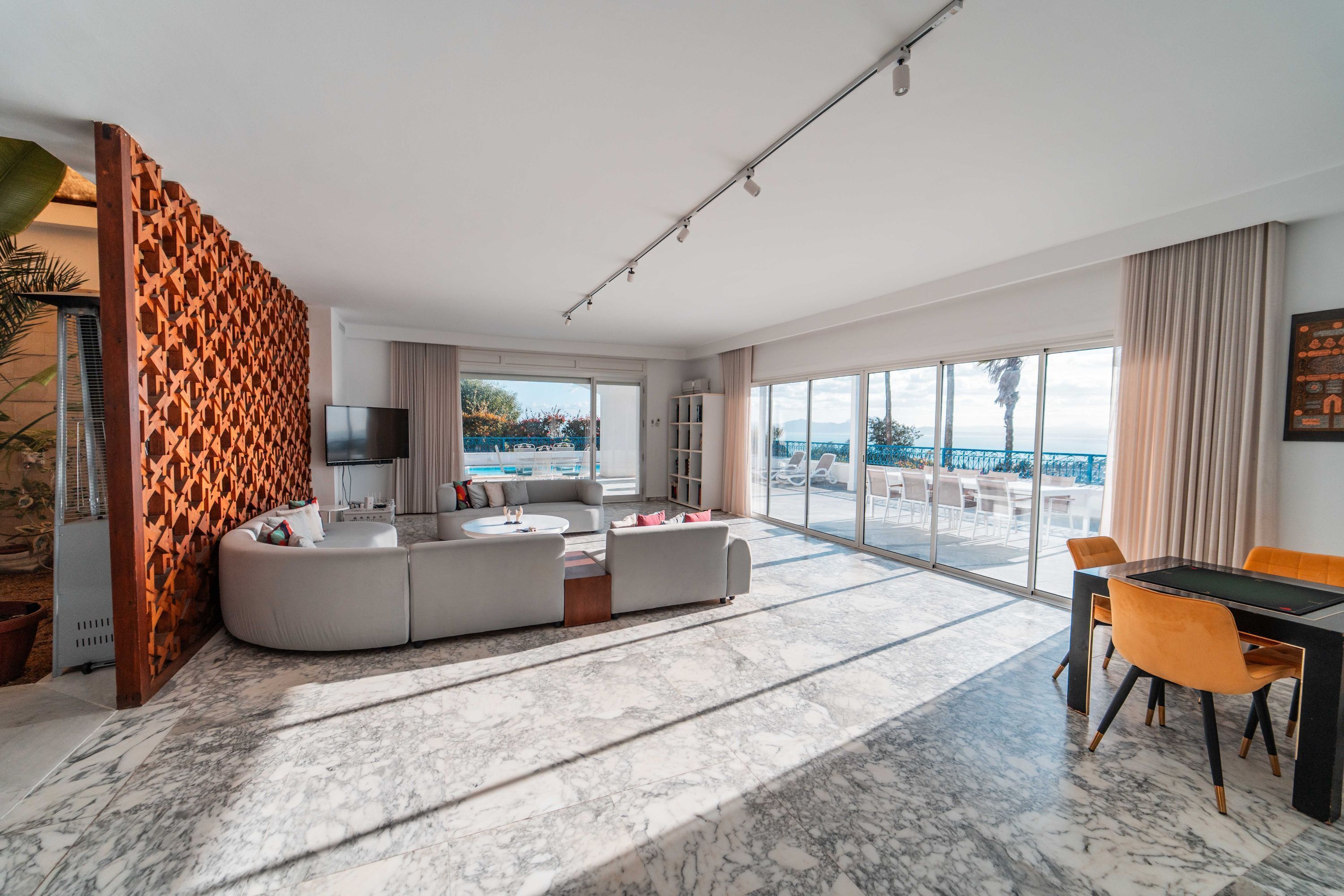 TV, fireplace, offices