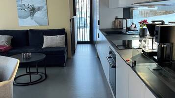 Cabin, 2 Bedrooms, Terrace, Mountain View | Private kitchen