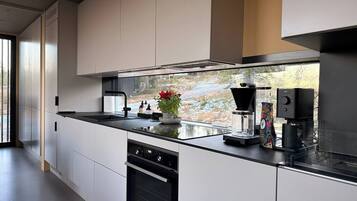 Cabin, 2 Bedrooms, Terrace, Mountain View | Interior