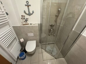 Bathroom - Vrbo Property (Dornum)