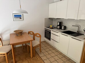 Private kitchen - Vrbo Property (Dornum)