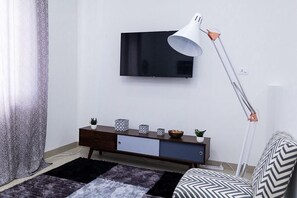 Living area - Perfectly situated studio apartment in Accra (Accra)