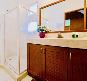 Shower, towels - 11 Pax Superior Pool Villa (Playa del Carmen)