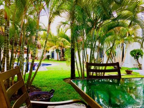 Outdoor dining - 8 Pax Standard Pool Villa (Playa del Carmen)