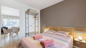 2 bedrooms, iron/ironing board, WiFi