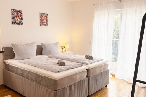 Luxuriöse Ferienvilla - Garten, Spiele & Netflix