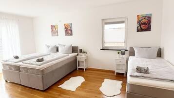 4 Schlafzimmer, Bügeleisen/Bügelbrett, WLAN