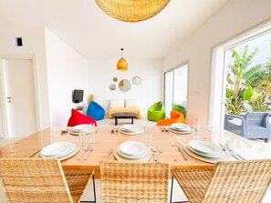 Dining - Horizon Marin in Raf Raf (Raf Raf)