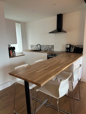 Micro-ondes, four, plaque de cuisson, lave-vaisselle