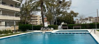 Cubelles apartment (80m²) with terrace and swimming pool at 50m from the Sea