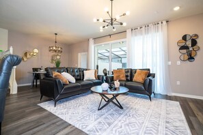 TV, DVD player, stereo, offices - Gorgeous 5Bd Close to Disney with Pool at Windsor Cay 1285 (Clermont)