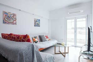 TV - Trendy Cozy 2 Bd Apt in Panormou Metro Station (Athina)