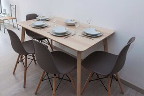 Dining - Trendy Cozy 2 Bd Apt in Panormou Metro Station (Athina)