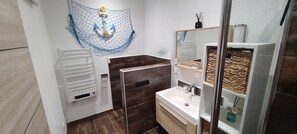 Hair dryer, soap, toilet paper - Casita Rossignol (Puimisson)