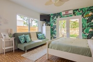 1 bedroom, desk, iron/ironing board, free WiFi - Peaceful Casita Florida with Free Parking (Hollywood)