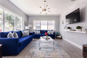 TV, offices - Peaceful Beach Oasis with Free Parking (Hollywood)