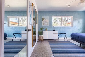 1 bedroom, desk, iron/ironing board, free WiFi - Peaceful Beach Oasis with Free Parking (Hollywood)