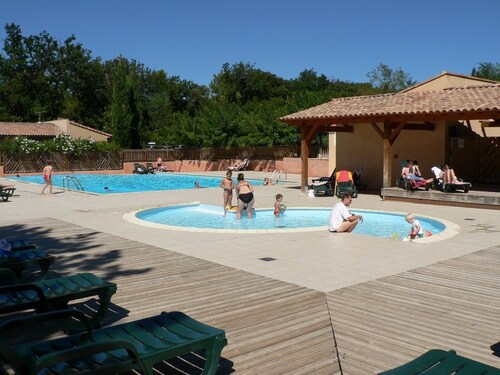 Air-conditioned cottage with swimming pool in the Gard provençal region