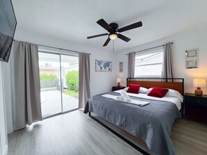 3 bedrooms, desk, iron/ironing board, free WiFi - Tropical Villa, King Bed, Pool, Top Location (Fort Lauderdale)