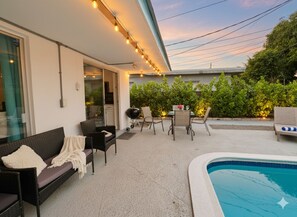 Outdoor dining - Tropical Villa, King Bed, Pool, Top Location (Fort Lauderdale)