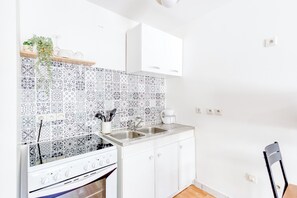 Fridge, microwave, oven, coffee/tea maker - Casa Serena - Terrace - A stone's throw from La Défense (Nanterre)