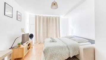 1 bedroom, desk, iron/ironing board, WiFi