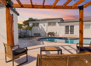 Pool - NEW! Luxury 5BR Villa*Private Pool*BBQ*Game Room (Miami Gardens)