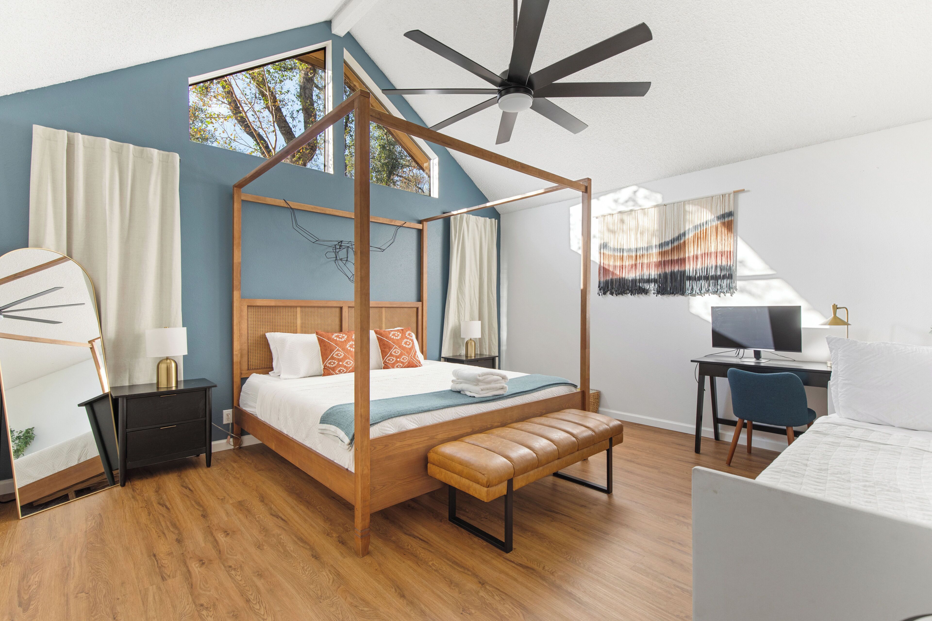 5 bedrooms, iron/ironing board, free WiFi, bed sheets