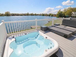 Outdoor spa tub - Indulgence Fishing Lodge With Private Hot Tub (Lincoln)
