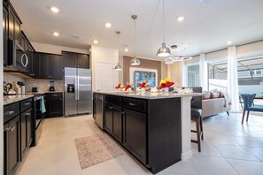 Fridge, microwave, oven, stovetop - Luxury Private Pool   Themed Rooms Close to Disney 1282 (Clermont)