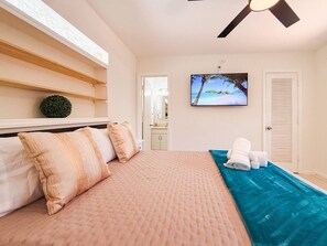 3 bedrooms, desk, iron/ironing board, free WiFi - Waterfront, Florida Vibes and Views - King Bed (Oakland Park)