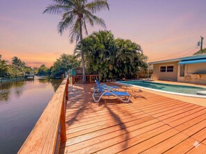 Pool - Waterfront, Florida Vibes and Views - King Bed (Oakland Park)