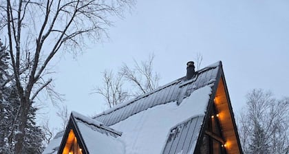 Mansfield A-Frame Retreat - Cozy cliff-top with river views