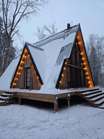 Mansfield A-Frame Retreat - Cozy cliff-top with river views