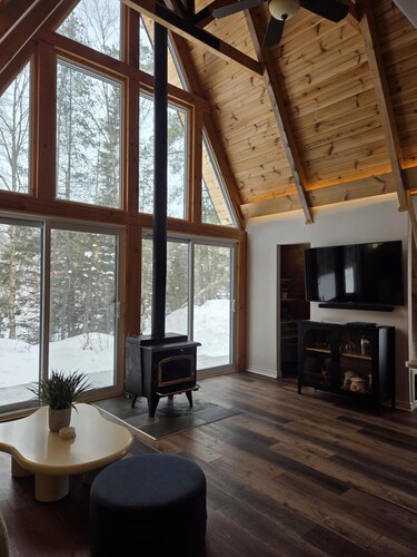 Mansfield A-Frame Retreat - Cozy cliff-top with river views
