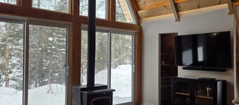 Mansfield A-Frame Retreat - Cozy cliff-top with river views