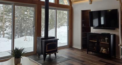 Mansfield A-Frame Retreat - Cozy cliff-top with river views