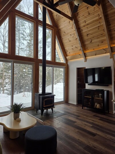 Mansfield A-Frame Retreat - Cozy cliff-top with river views