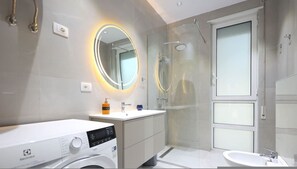Bathroom - Sanpietro Vacation Apartment 003 (Plazhi San Pietro)