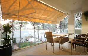 Outdoor dining - Sanpietro Vacation Apartment 003 (Plazhi San Pietro)