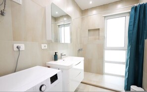 Bathroom - Sanpietro Vacation Apartment 007 (Plazhi San Pietro)